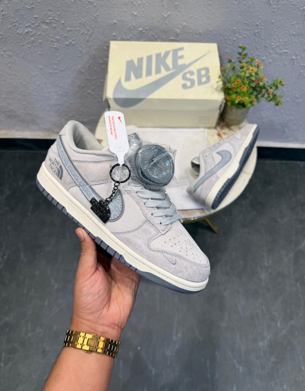 NIKE SB DUNK NORTH FACE GREY SKY CDG KEYCHAIN  BOYS