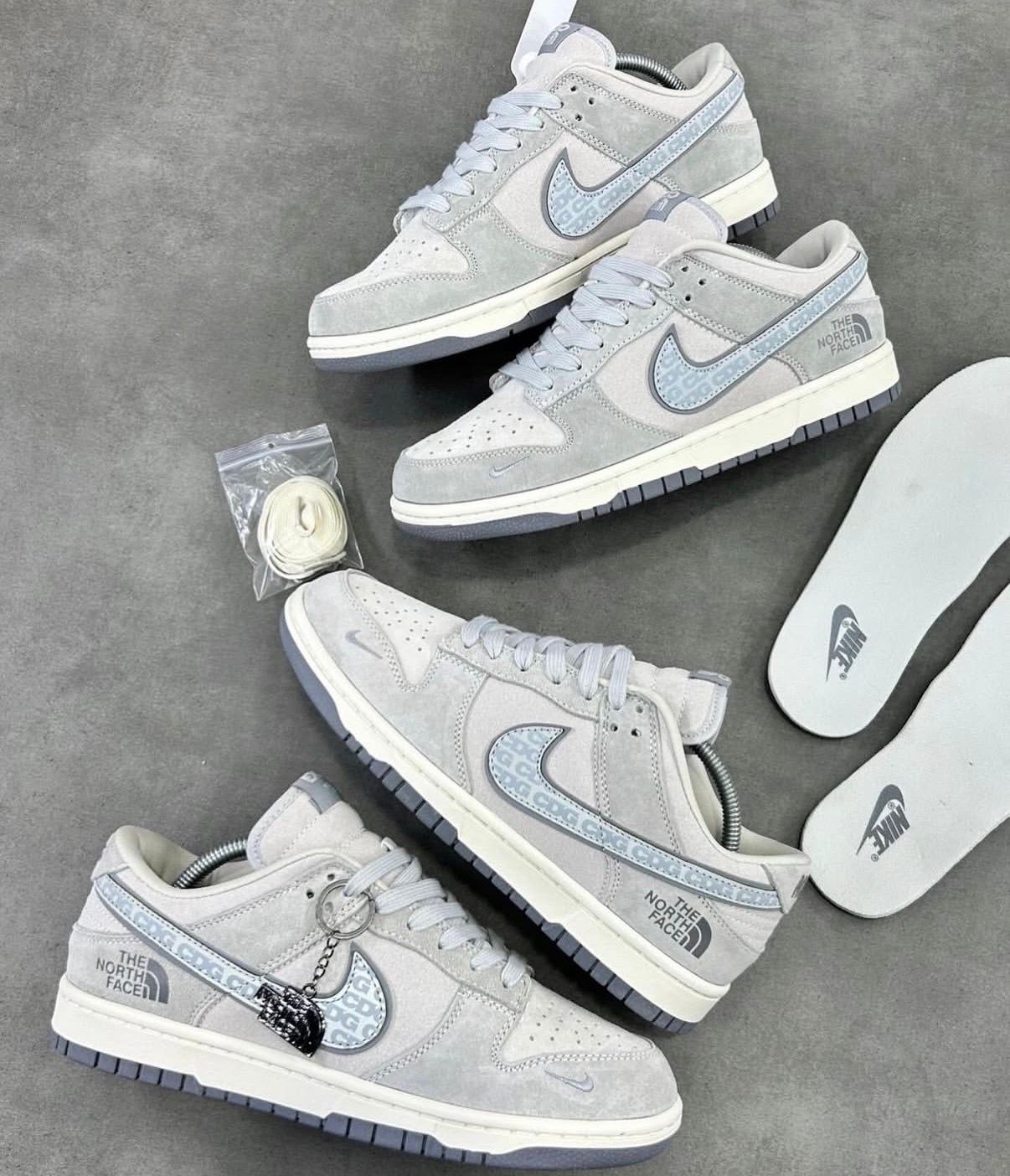 NIKE SB DUNK NORTH FACE GREY SKY CDG KEYCHAIN  BOYS