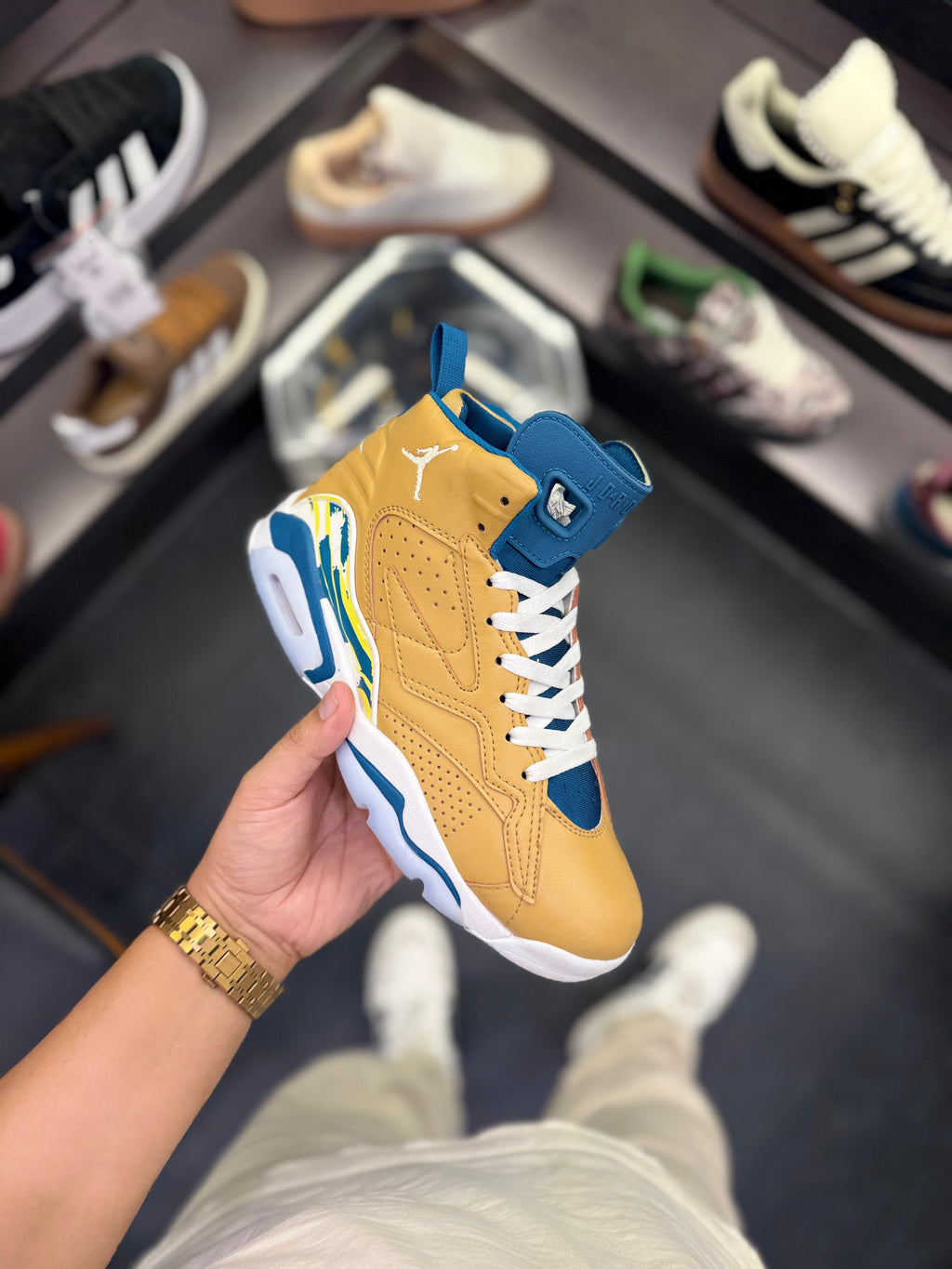 AIR JORDANS RETRO 6 JUMPMAN MVP YELLOW BROWN
