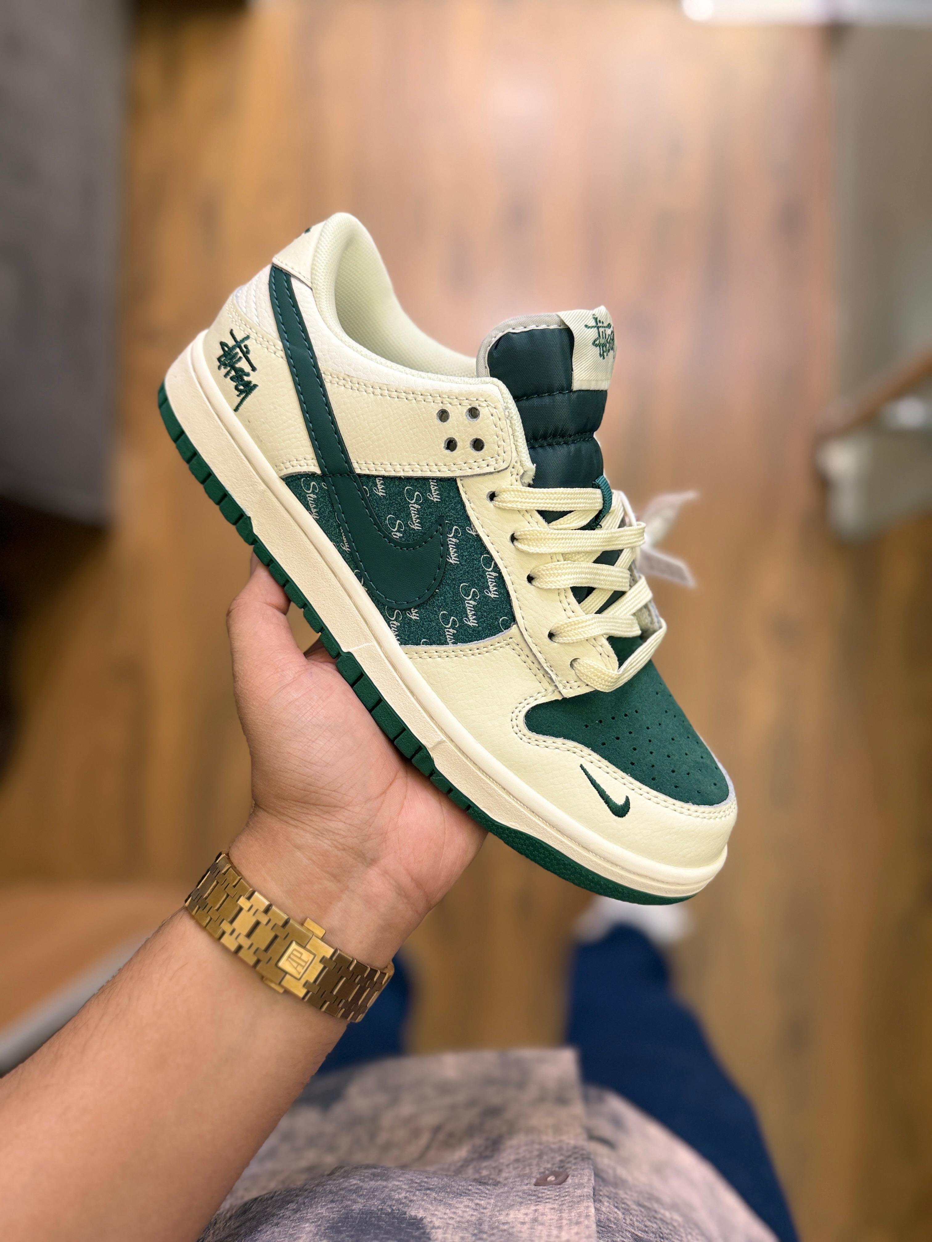NIKE SB DUNK STUSSY WHITE DARK GREEN