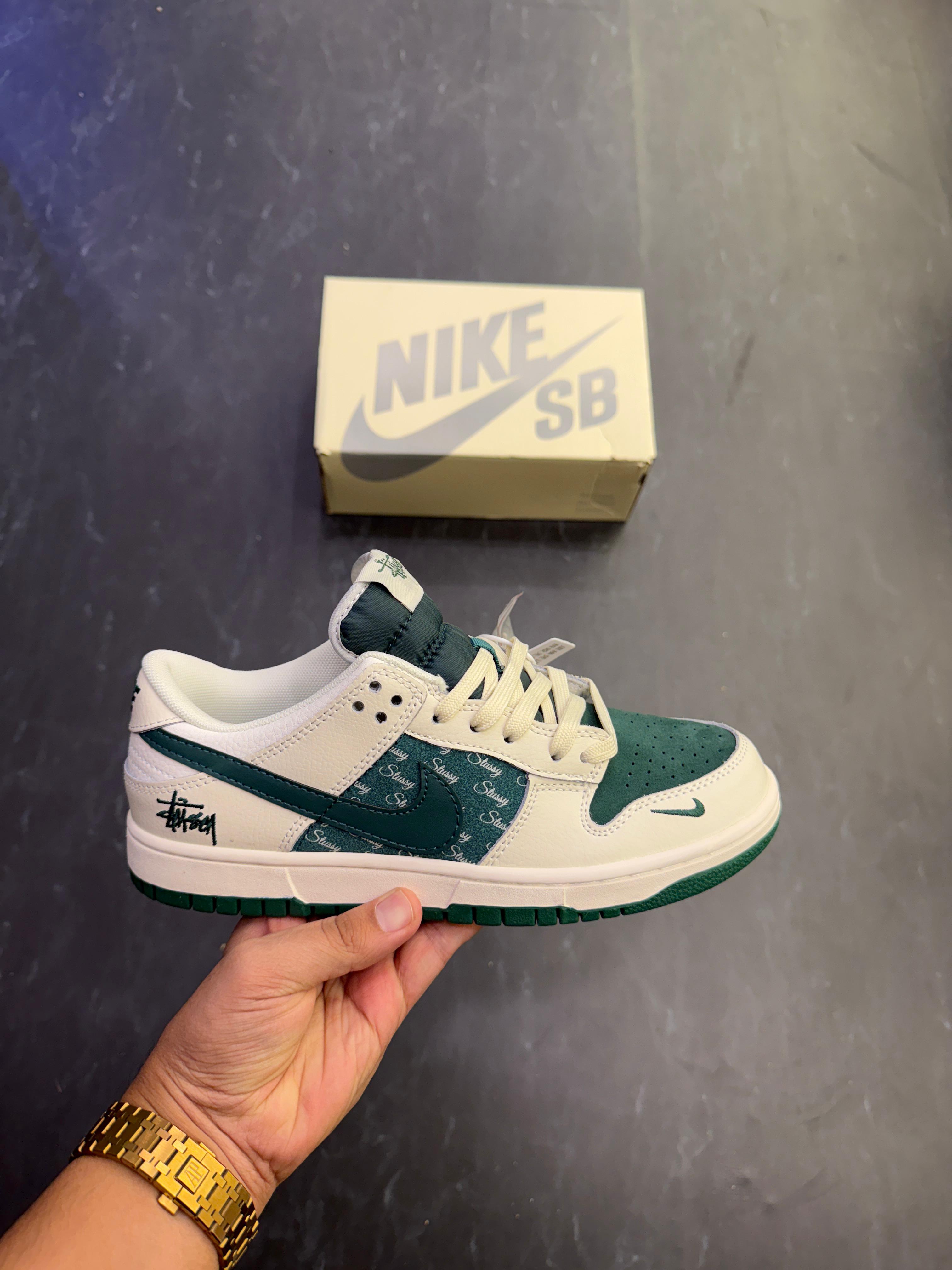 NIKE SB DUNK STUSSY WHITE DARK GREEN