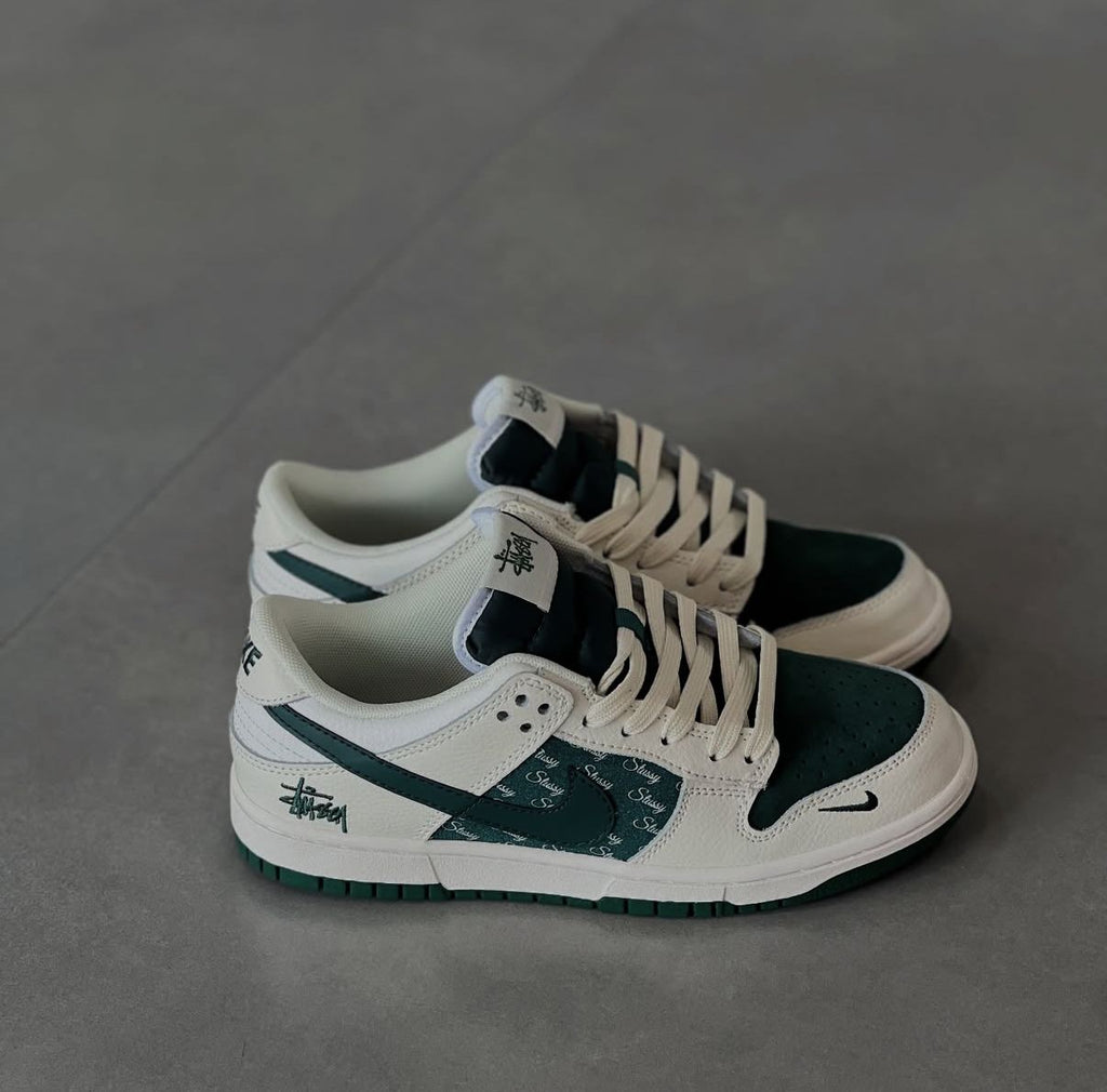NIKE SB DUNK STUSSY WHITE DARK GREEN