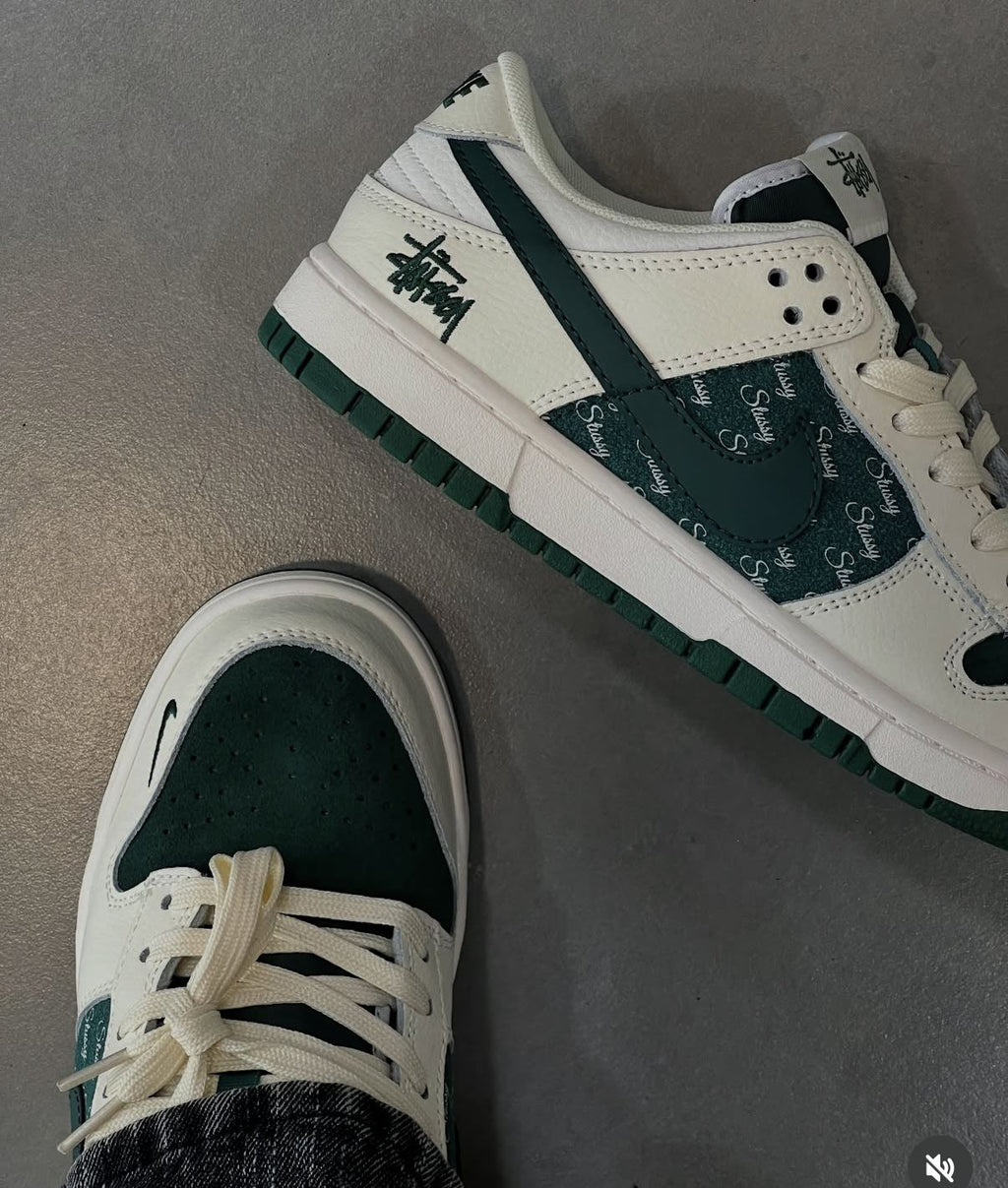 NIKE SB DUNK STUSSY WHITE DARK GREEN