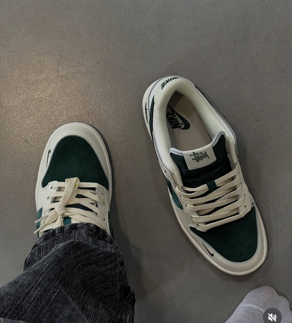 NIKE SB DUNK STUSSY WHITE DARK GREEN
