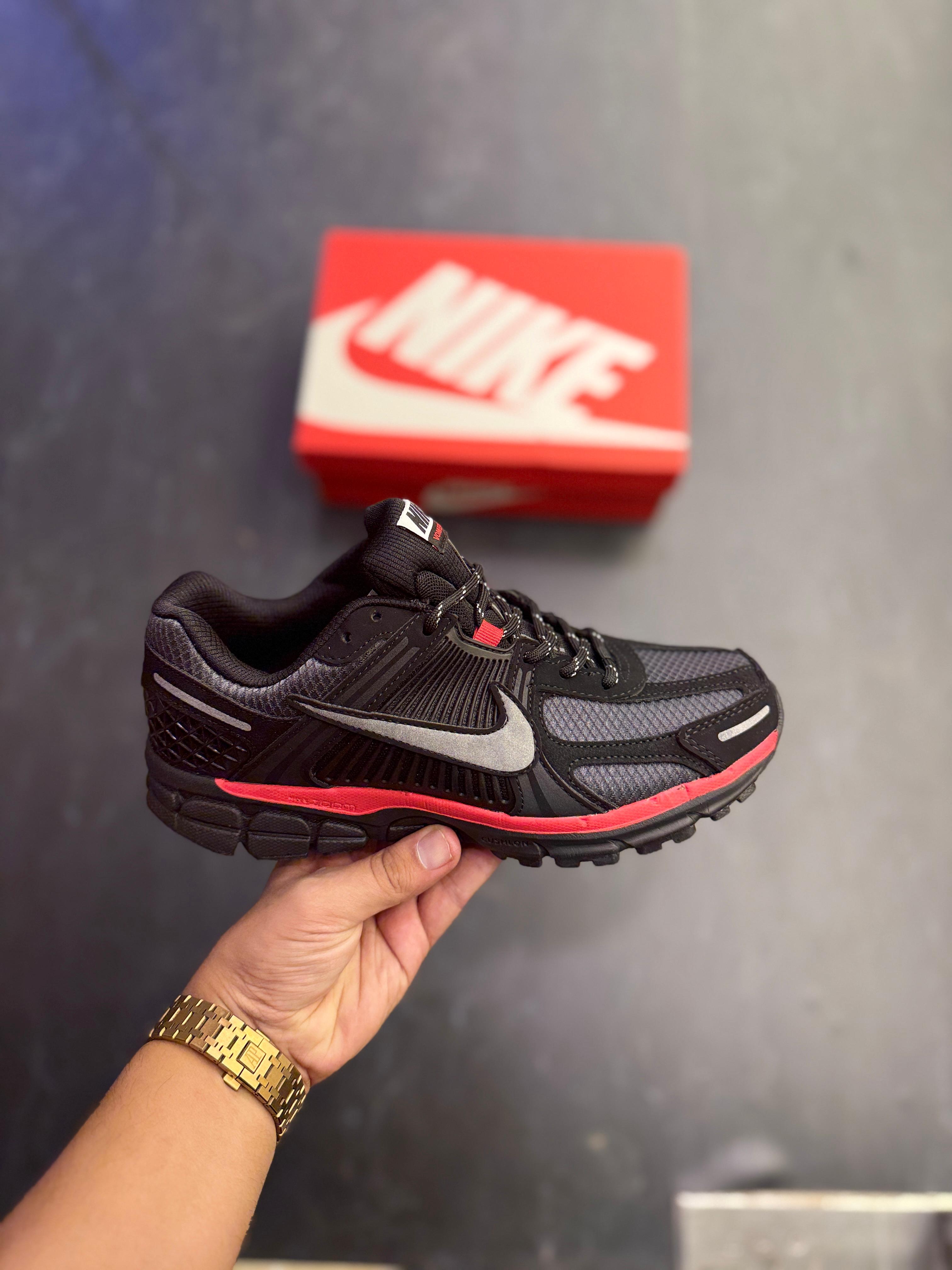 NIKE ZOOM VOMERO BRED SPIDER-MAN
