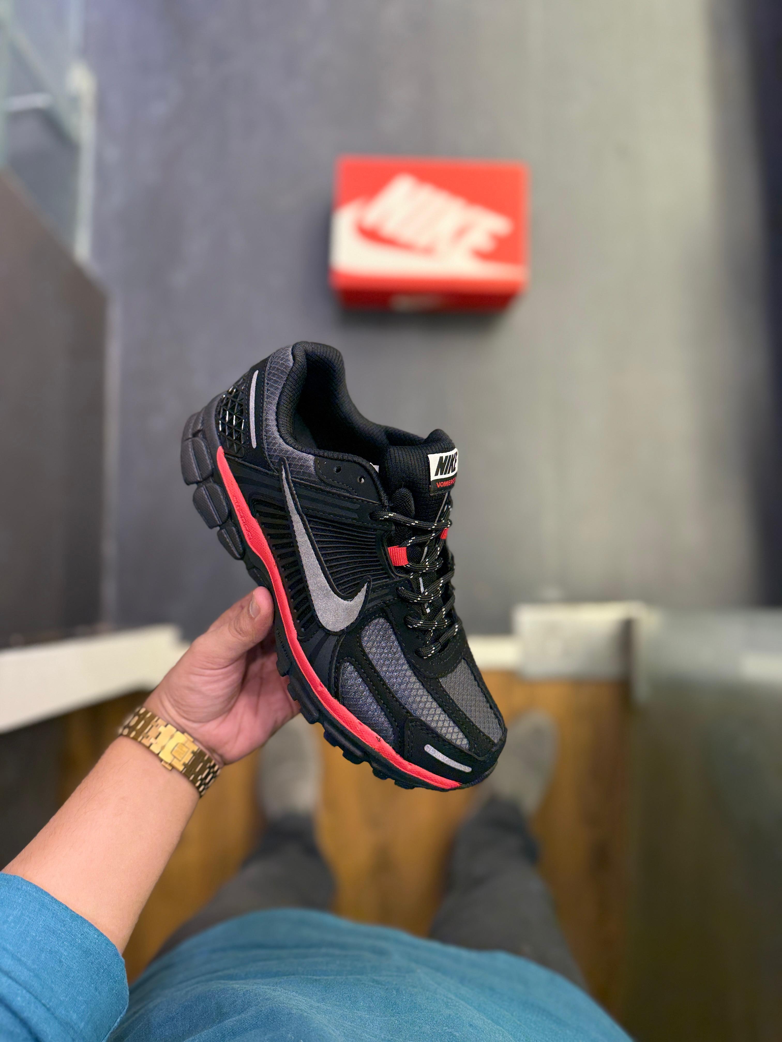 NIKE ZOOM VOMERO BRED SPIDER-MAN