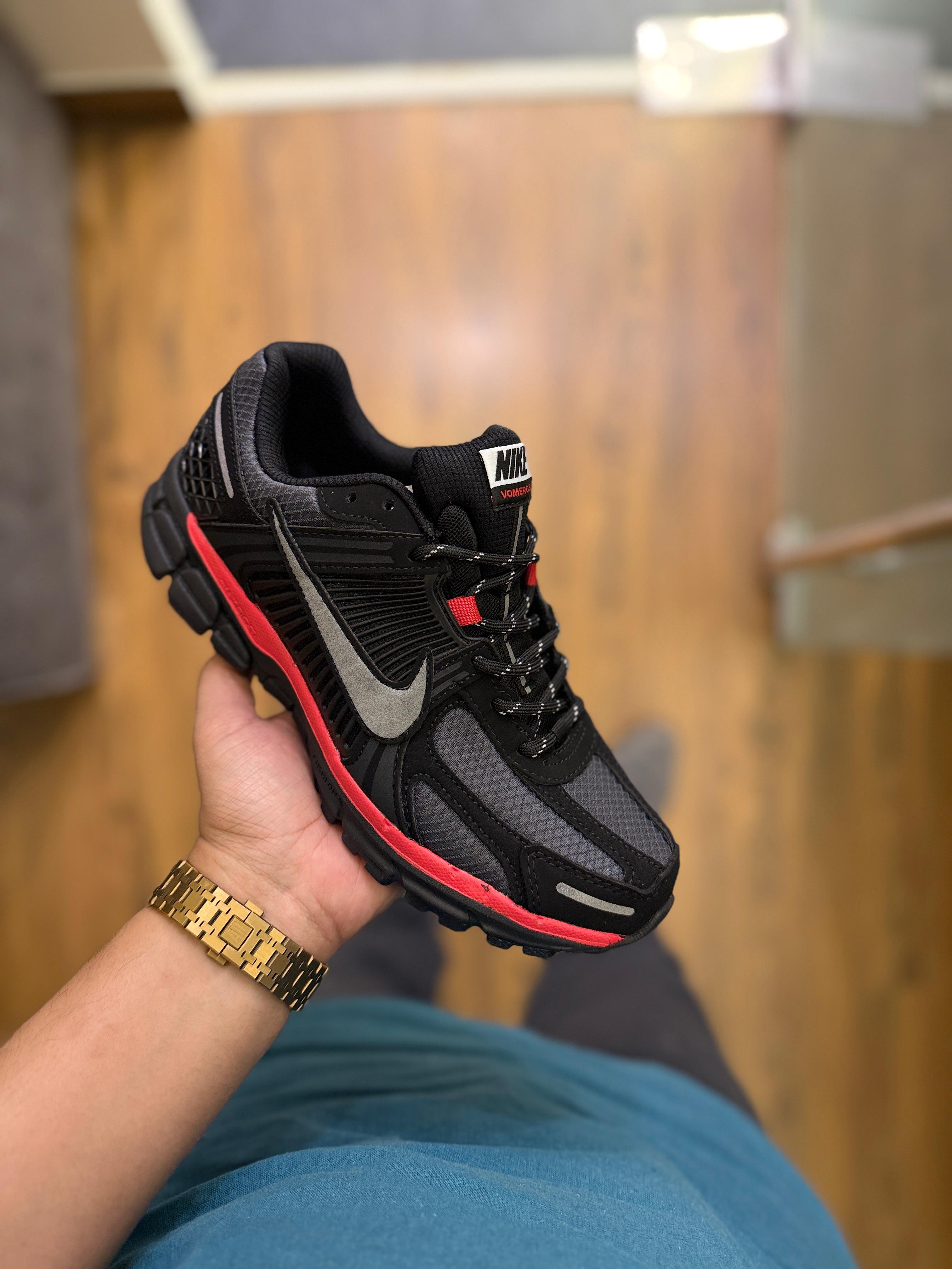 NIKE ZOOM VOMERO BRED SPIDER-MAN