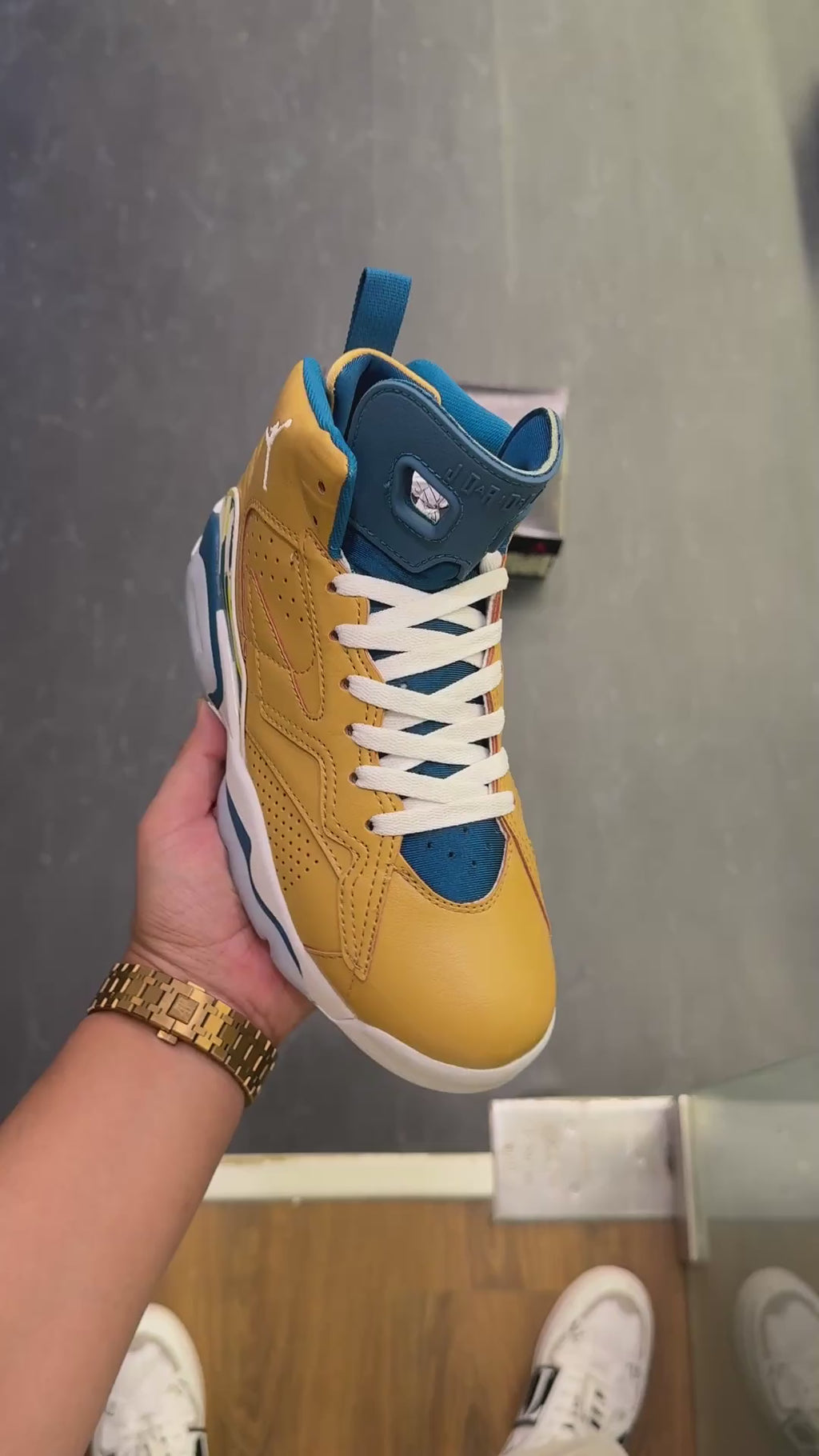 AIR JORDANS RETRO 6 JUMPMAN MVP YELLOW BROWN