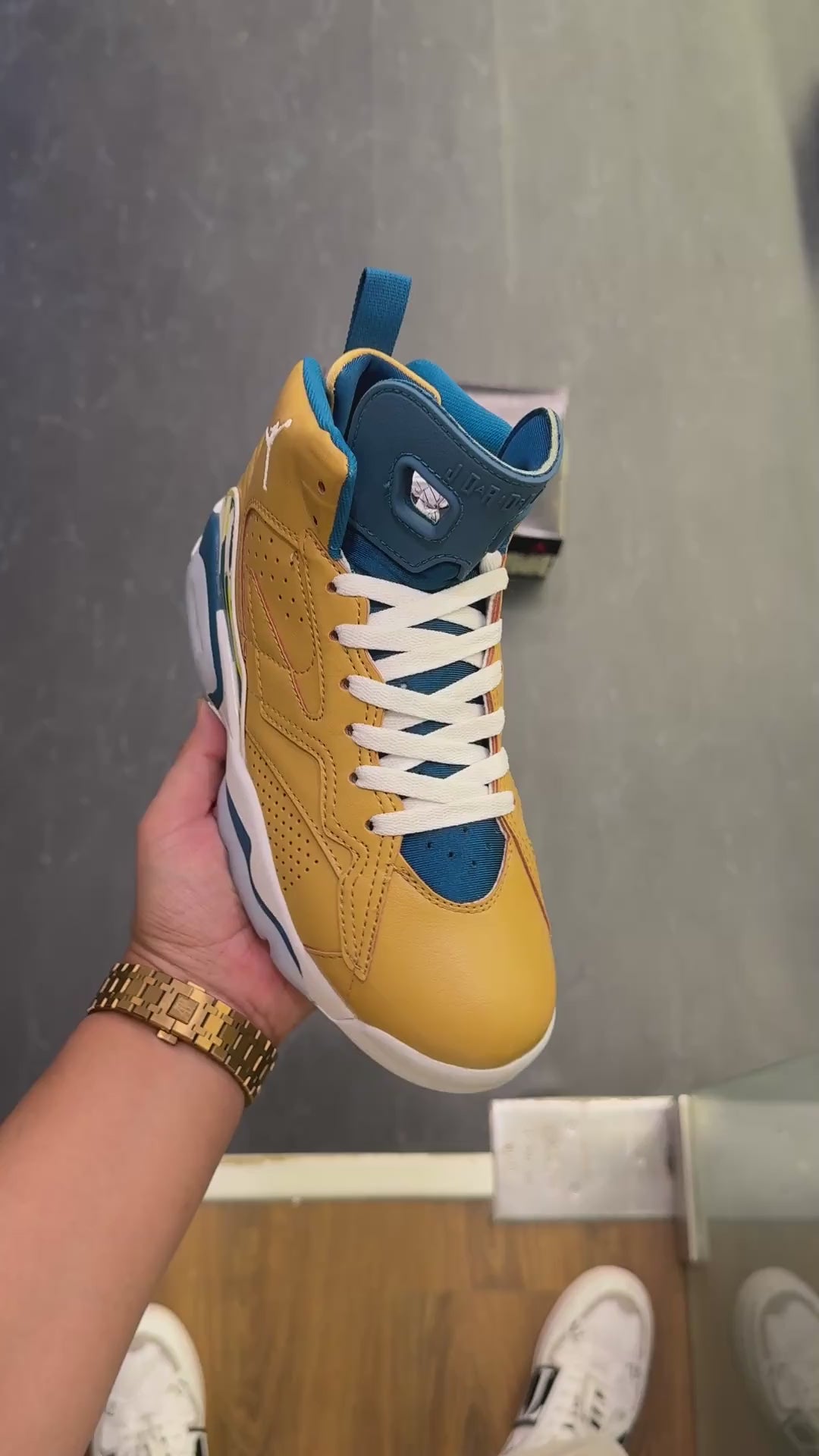 AIR JORDANS RETRO 6 JUMPMAN MVP YELLOW BROWN