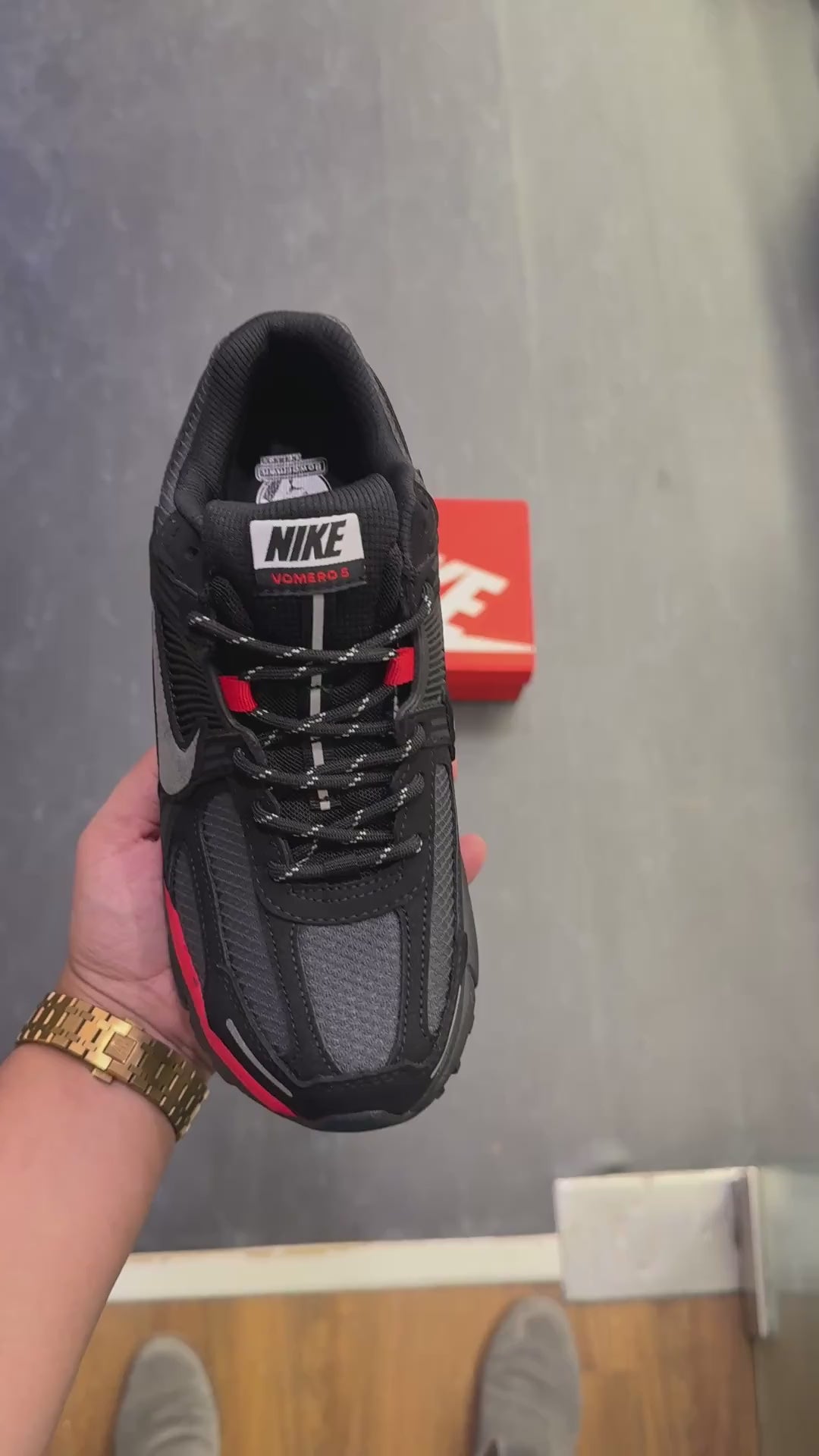 NIKE ZOOM VOMERO BRED SPIDER-MAN